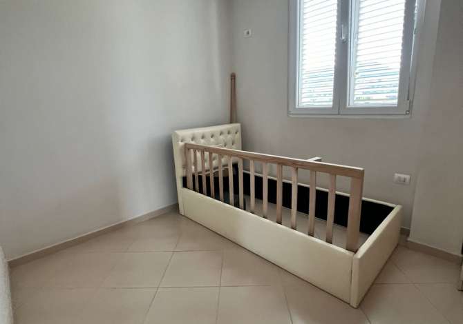 Shtepi me qera Apartament ne Tirane, 6+1, Mobilimi Pjeserisht e mobiluar, Pagesa 2,500  Euro.