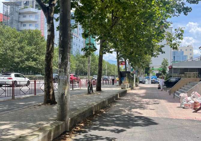 Ambiente Commerciale in Vendita 1+1 a Tirana - 120,000 Euro
