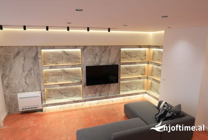 Shtepi me qera Vila Luksoze ne Tirane, 7+1, Mobilimi E mobiluar, Pagesa 3,000  Euro.