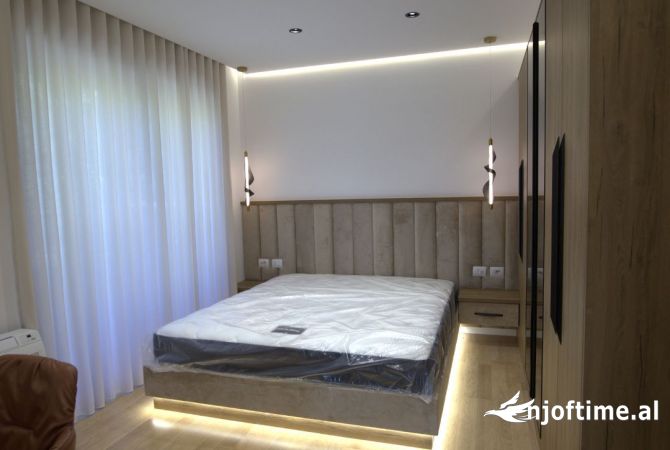 Shtepi me qera Vila Luksoze ne Tirane, 7+1, Mobilimi E mobiluar, Pagesa 3,000  Euro.