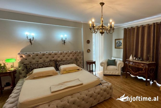 Shtepi ne shitje Apartament ne Tirane, 2+1, Mobilimi E mobiluar, Pagesa 647,900  Euro.