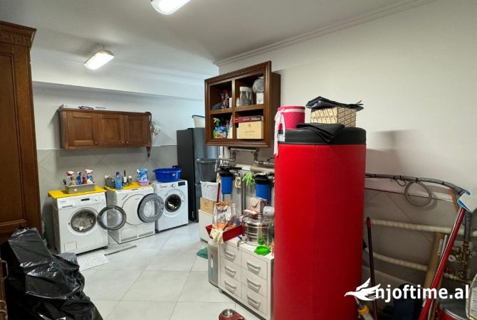 Shtepi ne shitje Apartament ne Tirane, 2+1, Mobilimi E mobiluar, Pagesa 647,900  Euro.