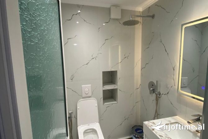 Shtepi ne shitje Apartament ne Tirane, 2+1, Mobilimi Bosh, pa mobiluar, Pagesa 185,000  Euro.