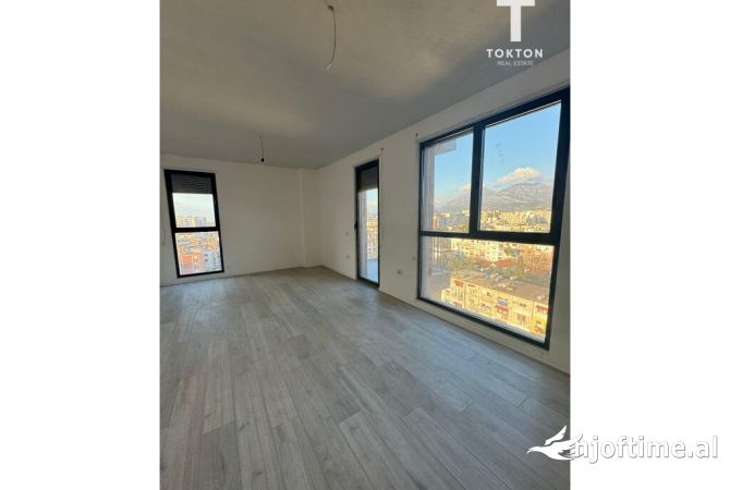 Shtepi ne shitje Apartament ne Tirane, 3+1, Mobilimi Bosh, pa mobiluar, Pagesa 250,000  Euro.