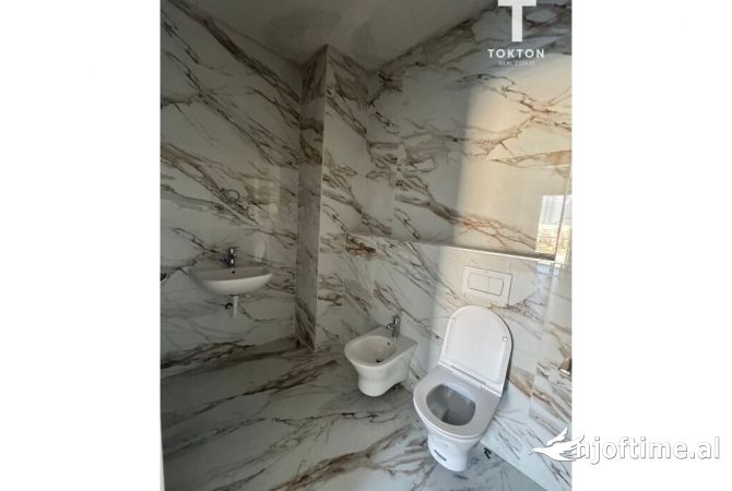 Shtepi ne shitje Apartament ne Tirane, 3+1, Mobilimi Bosh, pa mobiluar, Pagesa 250,000  Euro.