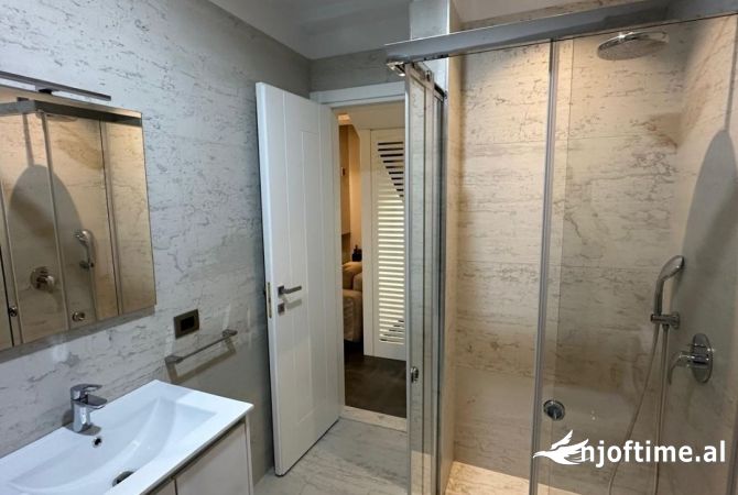 Shtepi ne shitje Vila Luksoze ne Durres, 2+1, Mobilimi E mobiluar, Pagesa 550,000  Euro.