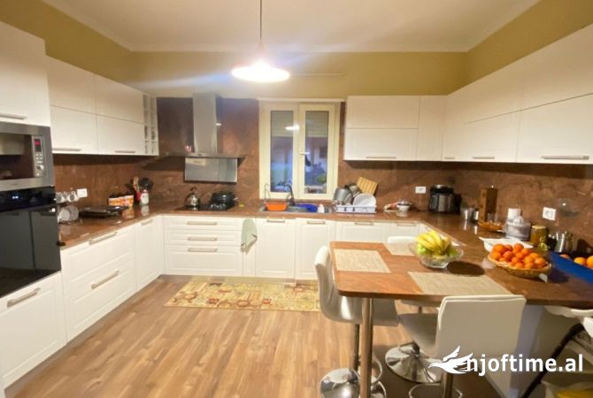 Shtepi ne shitje 4+1 ne Tirane - 350,000 Euro