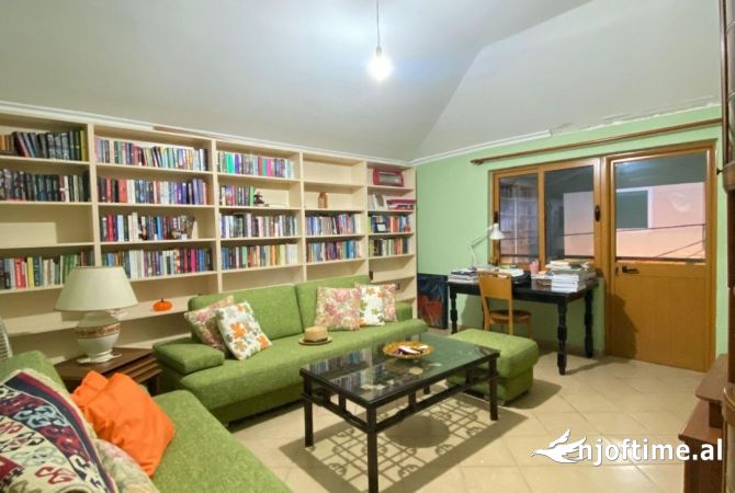 Shtepi ne shitje Vila Luksoze ne Tirane, 4+1, Mobilimi E mobiluar, Pagesa 350,000  Euro.