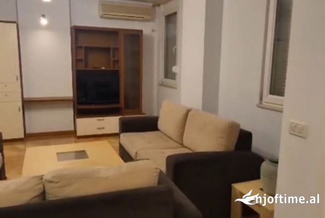 Ambiente Commerciale in Affitto 3+1 a Tirana - 1,200 Euro