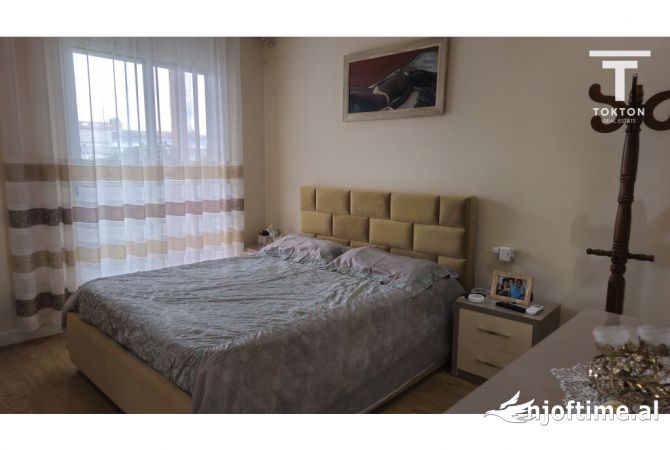 Shtepi ne shitje Apartament ne Tirane, 3+1, Mobilimi E mobiluar, Pagesa 259,000  Euro.