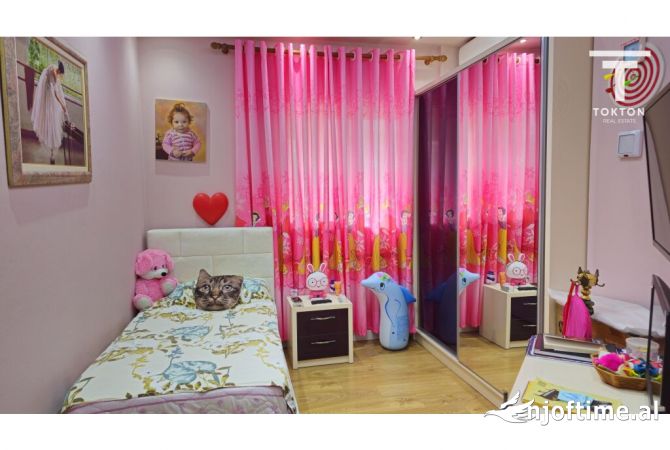 Shtepi ne shitje Apartament ne Tirane, 3+1, Mobilimi E mobiluar, Pagesa 259,000  Euro.