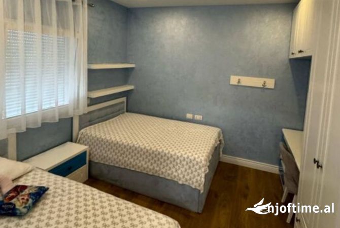 Shtepi ne shitje Apartament ne Tirane, 3+1, Mobilimi E mobiluar, Pagesa 350,000  Euro.