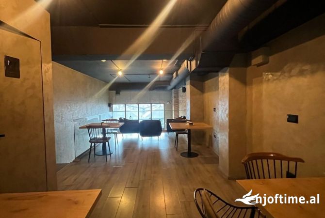 Ambiente Commerciale in Affitto 1+1 a Tirana - 1,400 Euro