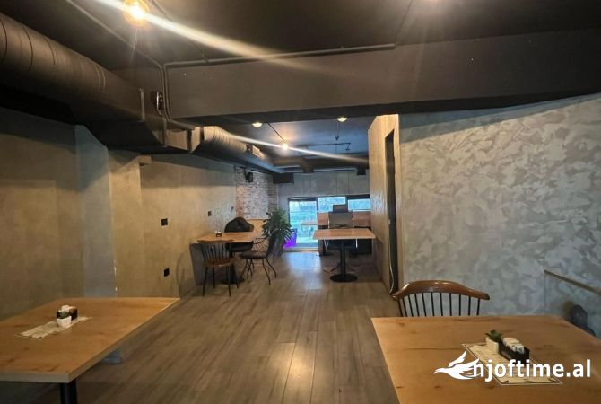 Ambiente Commerciale in Affitto 1+1 a Tirana - 1,400 Euro