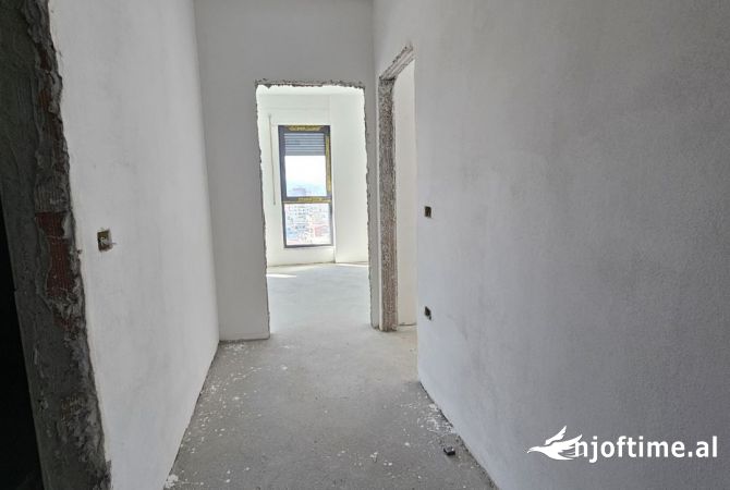 Shtepi ne shitje Apartament ne Tirane, 2+1, Mobilimi Bosh, pa mobiluar, Pagesa 187,600  Euro.