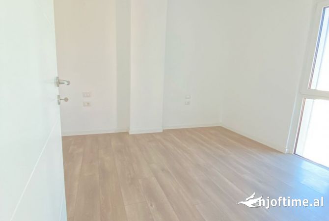 Ambiente Commerciale in Affitto 3+1 a Tirana - 600 Euro