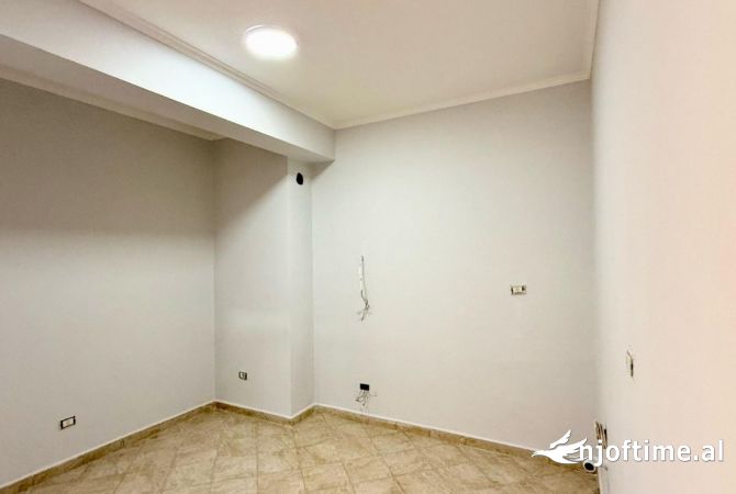 Shtepi ne shitje Apartament ne Tirane, 3+1, Mobilimi Bosh, pa mobiluar, Pagesa 295,000  Euro.