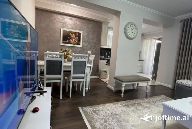 Shtepi me qera 2+1 ne Tirane - 1,000 Euro