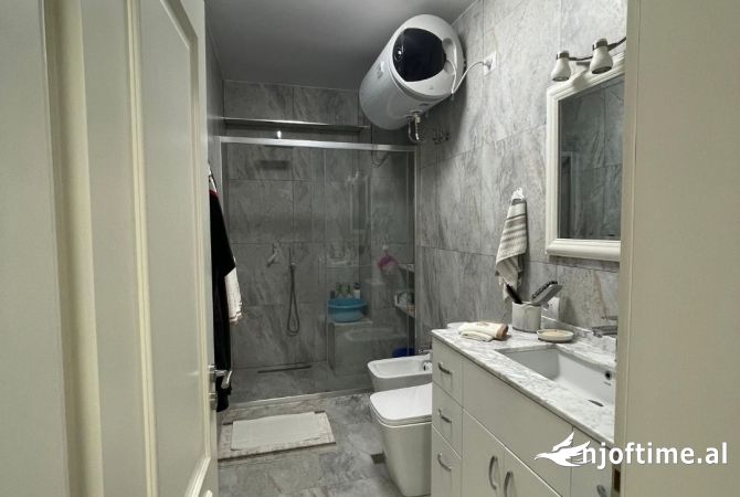 Shtepi me qera Apartament ne Tirane, 2+1, Mobilimi E mobiluar, Pagesa 1,000  Euro.