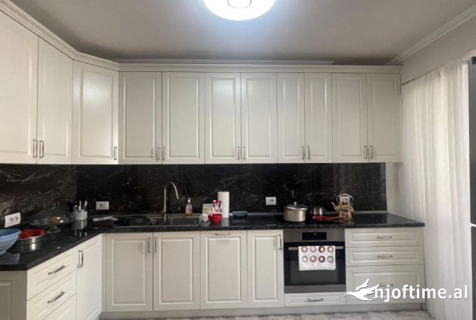 Shtepi me qera Apartament ne Tirane, 2+1, Mobilimi E mobiluar, Pagesa 1,000  Euro.