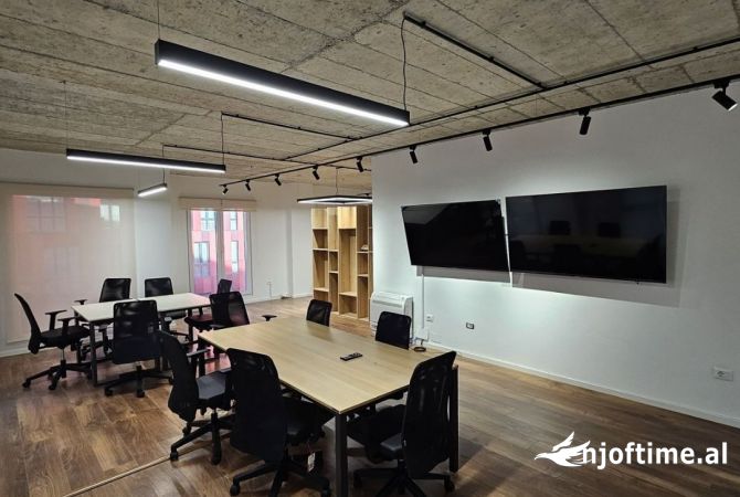Ambjent biznesi me qera 3+1 ne Tirane - 2,500 Euro