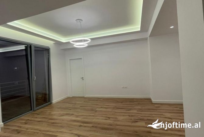 Shtepi ne shitje Apartament ne Tirane, 2+1, Mobilimi Bosh, pa mobiluar, Pagesa 237,000  Euro.