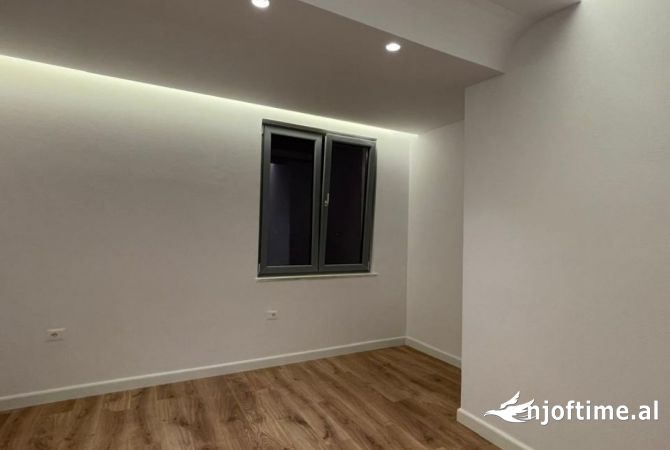 Shtepi ne shitje Apartament ne Tirane, 2+1, Mobilimi Bosh, pa mobiluar, Pagesa 237,000  Euro.