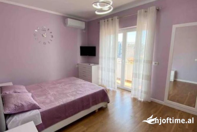 Shtepi ne shitje Apartament ne Tirane, 1+1, Mobilimi E mobiluar, Pagesa 249,000  Euro.