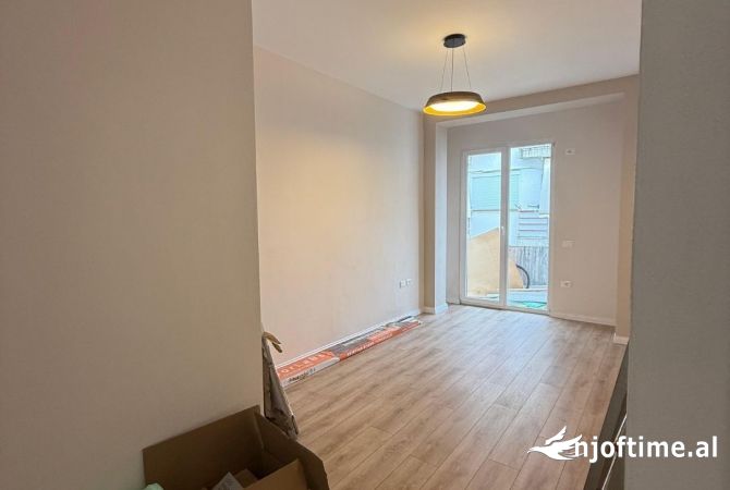 Shtepi ne shitje Apartament ne Tirane, 2+1, Mobilimi Bosh, pa mobiluar, Pagesa 135,000  Euro.