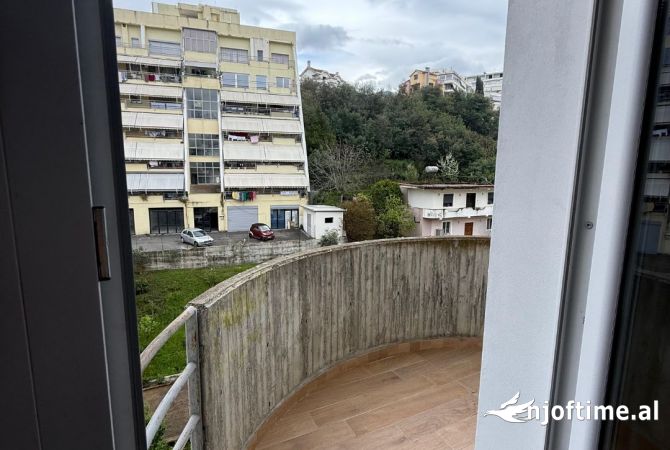 Shtepi ne shitje Apartament ne Tirane, 2+1, Mobilimi Bosh, pa mobiluar, Pagesa 135,000  Euro.