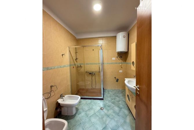 Shtepi ne shitje Apartament ne Tirane, 2+1, Mobilimi Bosh, pa mobiluar, Pagesa 175,000  Euro.