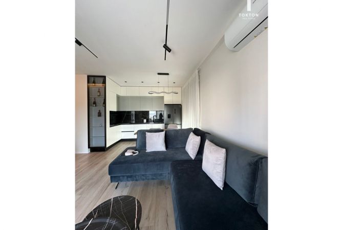 Shtepi me qera 2+1 ne Tirane - 1,000 Euro