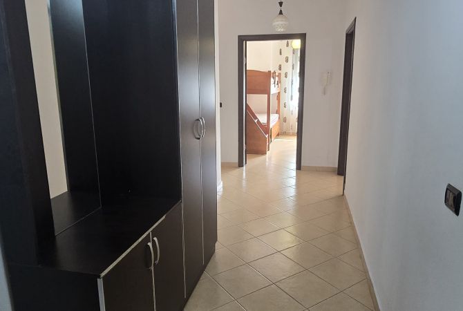 Shtepi me qera 2+1 ne Tirane - 40,000 Leke