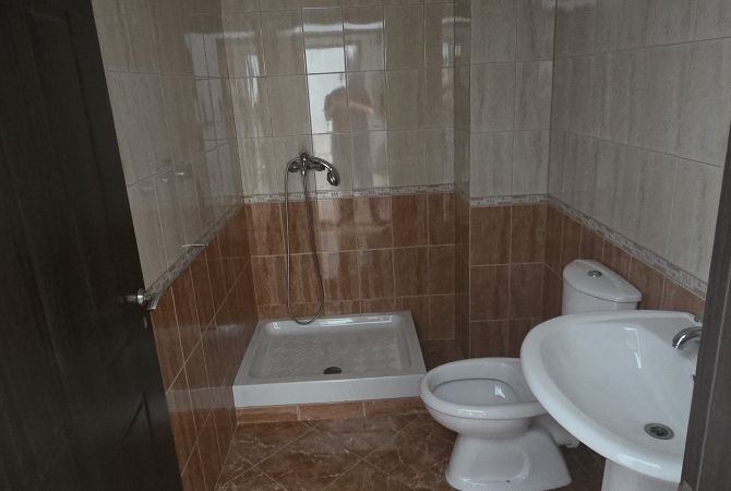 Shtepi me qera 2+1 ne Tirane - 40,000 Leke