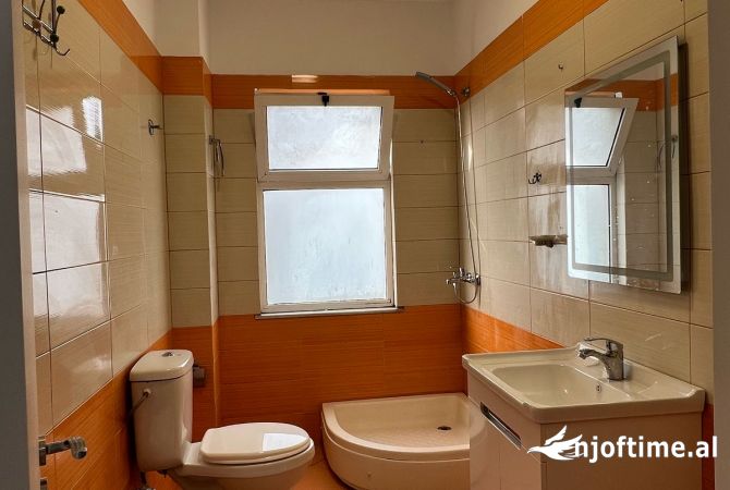 Shtepi ne shitje Apartament ne Tirane, 2+1, Mobilimi E mobiluar, Pagesa 138,000  Euro.