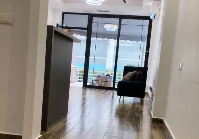 Ambiente Commerciale in Affitto 3+1 a Tirana - 50,000 Leke