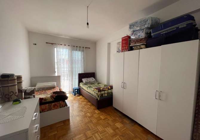Shtepi ne shitje Apartament ne Tirane, 2+1, Mobilimi E mobiluar, Pagesa 75,000  Euro.