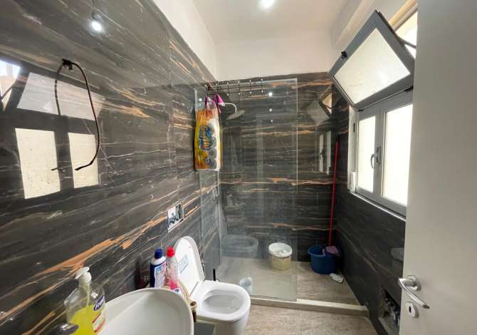 Shtepi ne shitje Apartament ne Tirane, 2+1, Mobilimi E mobiluar, Pagesa 75,000  Euro.