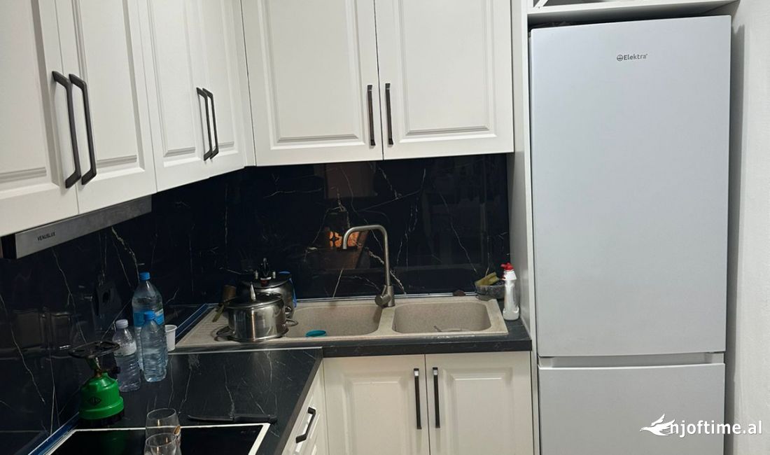 Shtepi ne shitje Apartament ne Tirane, 1+1, Mobilimi E mobiluar, Pagesa 55,000  Euro.