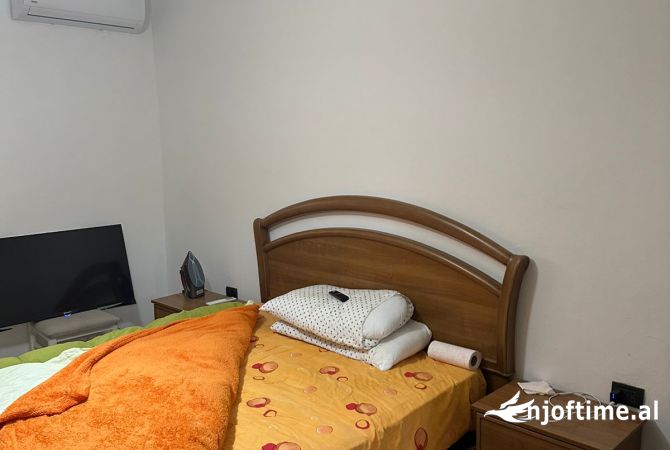Shtepi ne shitje Apartament ne Tirane, 1+1, Mobilimi E mobiluar, Pagesa 55,000  Euro.