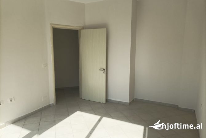 Shtepi me qera 2+1 ne Tirane - 35,000 Leke