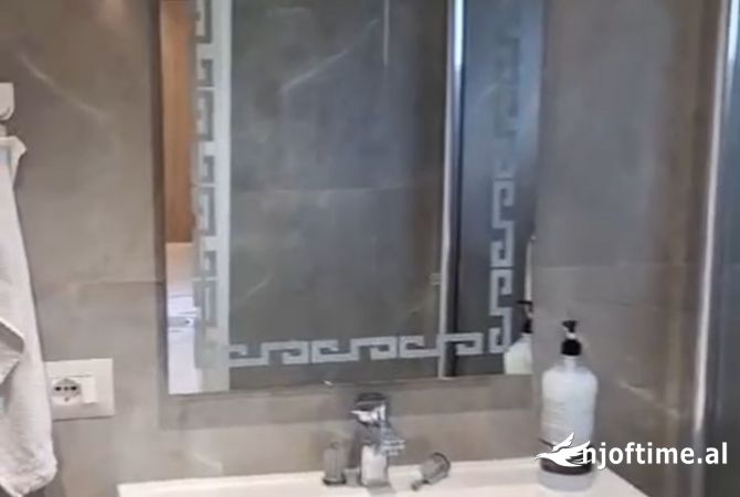 Shtepi ne shitje Apartament ne Tirane, 3+1, Mobilimi E mobiluar, Pagesa 280,000  Euro.