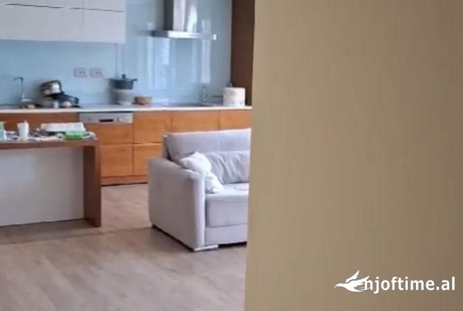 Shtepi ne shitje Apartament ne Tirane, 3+1, Mobilimi E mobiluar, Pagesa 280,000  Euro.