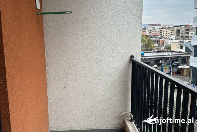 Shtepi ne shitje Apartament ne Tirane, 2+1, Mobilimi Bosh, pa mobiluar, Pagesa 180,000  Euro.