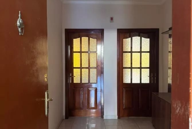 Shtepi me qera Apartament ne Tirane, 3+1, Mobilimi E mobiluar, Pagesa 70,000  Leke.