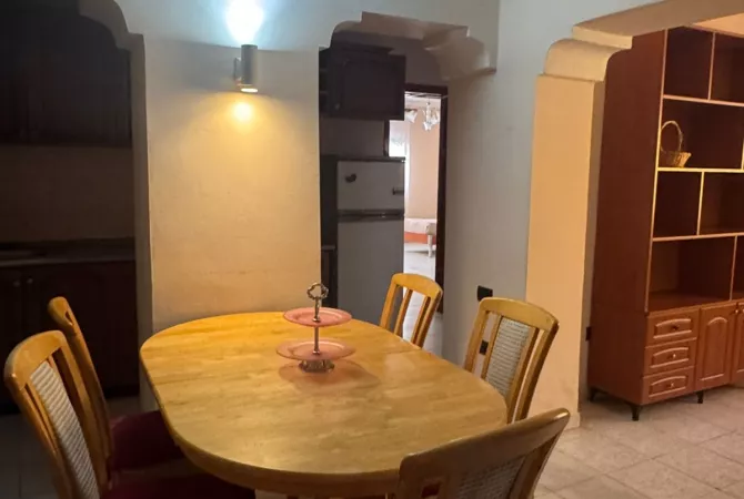 Shtepi me qera Apartament ne Tirane, 3+1, Mobilimi E mobiluar, Pagesa 70,000  Leke.