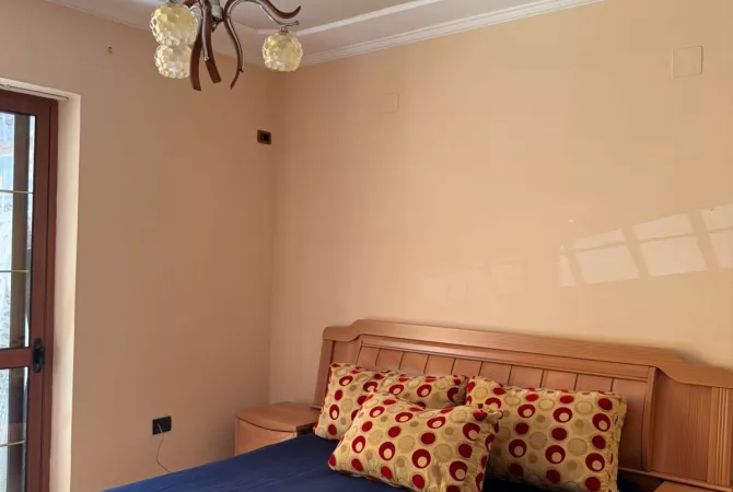 Shtepi me qera Apartament ne Tirane, 3+1, Mobilimi E mobiluar, Pagesa 70,000  Leke.