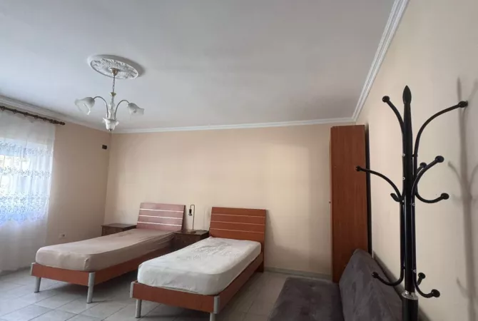 Shtepi me qera Apartament ne Tirane, 3+1, Mobilimi E mobiluar, Pagesa 70,000  Leke.