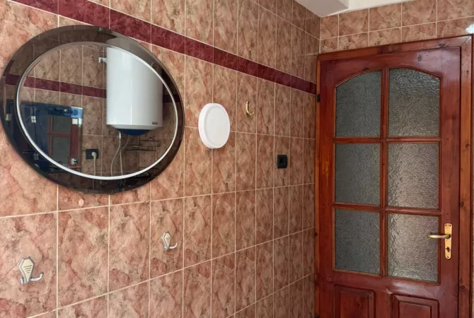 Shtepi me qera Apartament ne Tirane, 3+1, Mobilimi E mobiluar, Pagesa 70,000  Leke.