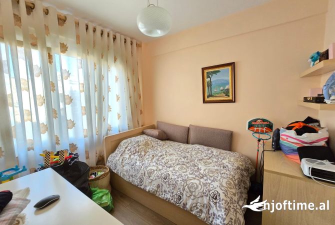 Shtepi me qera Apartament ne Tirane, 2+1, Mobilimi E mobiluar, Pagesa 800  Euro.